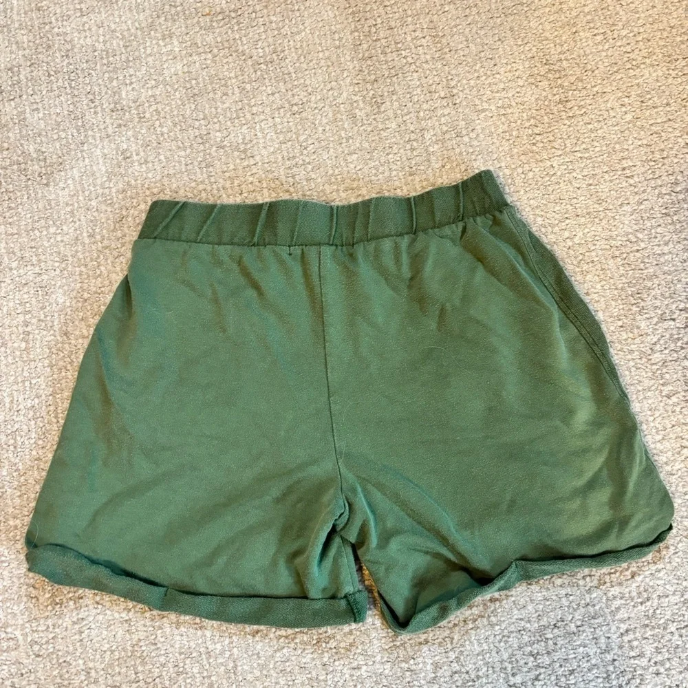 LA Relaxed Green Tencel Shorts - size S​​ - Picture 7 of 9